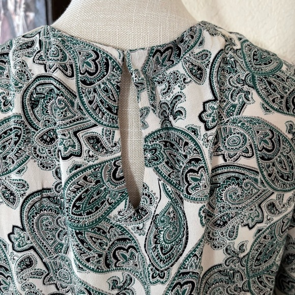 H&M Women's Green Paisley Keyhole Blouse Top - Size 6 - Picture 4 of 6